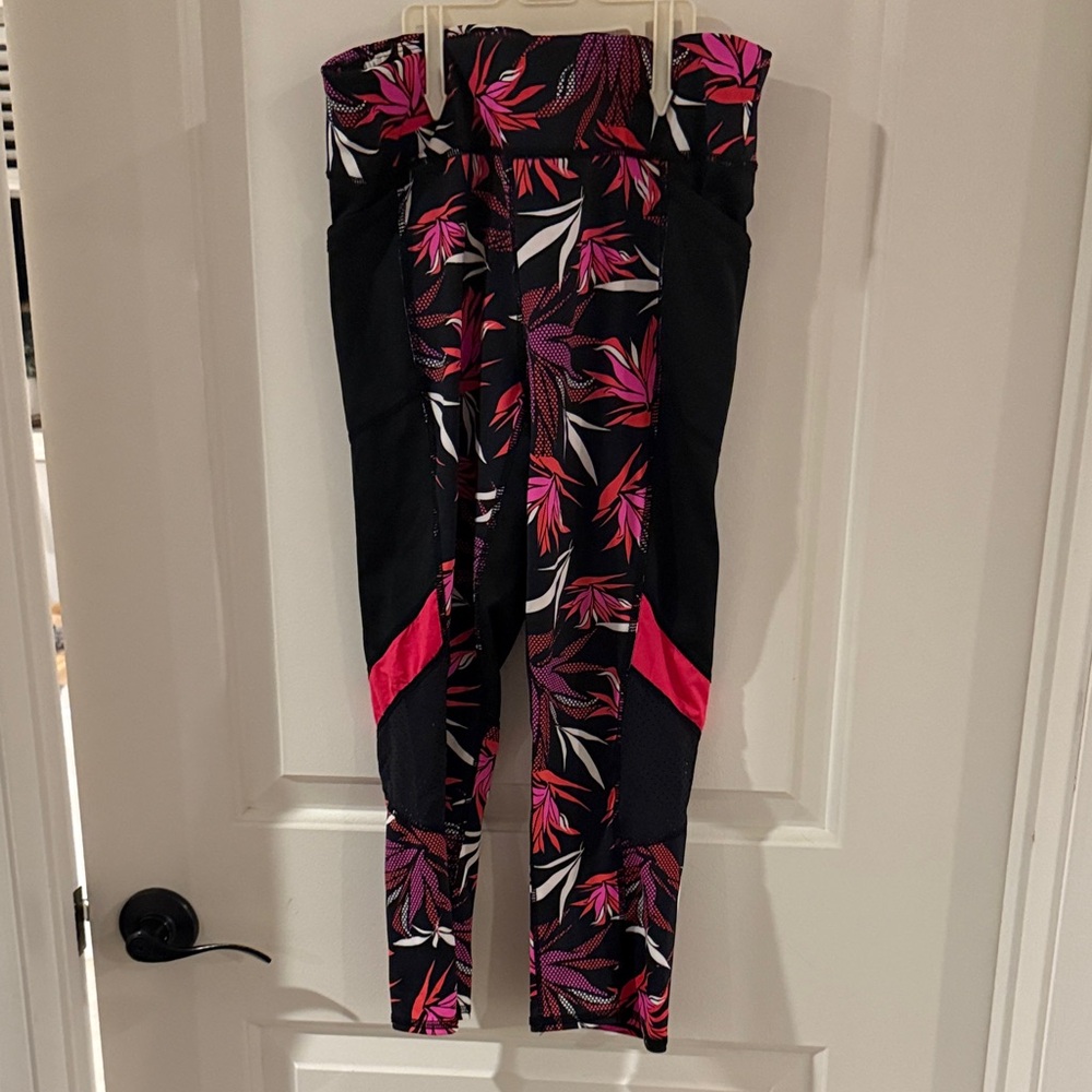 Tail Women's Leggings - Black and Pink Floral